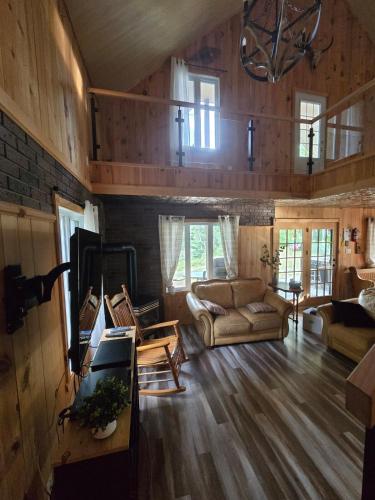 Chalet COEUR de loup avec spa in แซ็ง อเลซี เด มงต์ (ควิเบ)