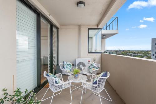 Chic 2BR Inner-City Stay with Balcony - image 6