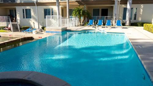 Channel views Private Boat Slip Pool & Patio apts - image 3