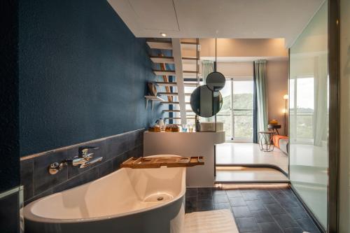 room detail thumbnail 2