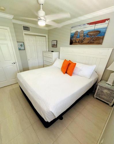 Welcoming 2-bedroom condo with bonus room! in 印度海岸