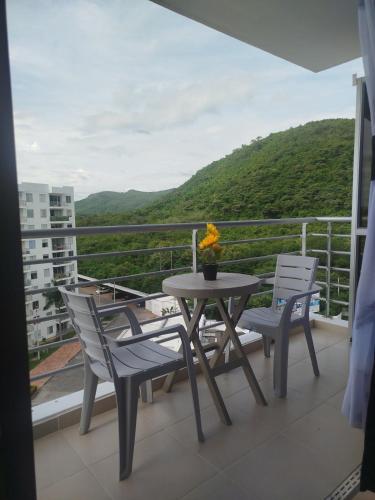 Moderno apartamento con aire acondicionado y vista a la montaña en Girardot