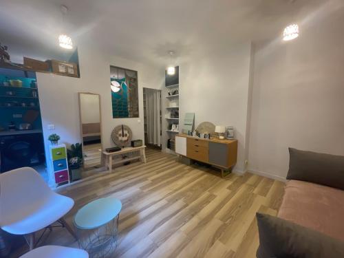 Beautiful 2-room apartment in Paris's Batignolles district