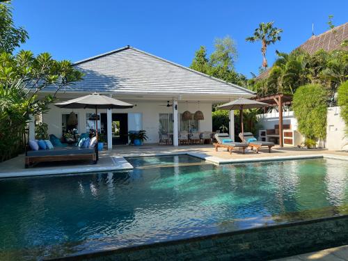 Villa Serenity Beachfront Bali in 賽里利特