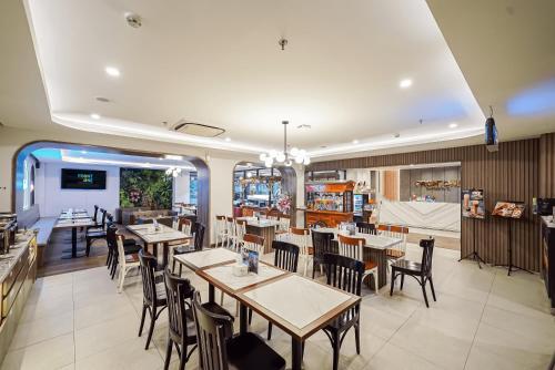 Restoran, Front One Boutique Hotel Taman Anggrek in Cakarta