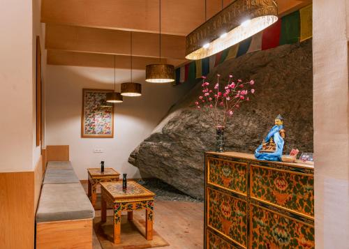 Vestabils, Mountain Lodges of Nepal Chame in Namarjung