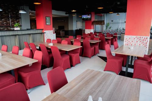 บราเดอร์ อินน์ (Brothers Inn) in เซเรงัน