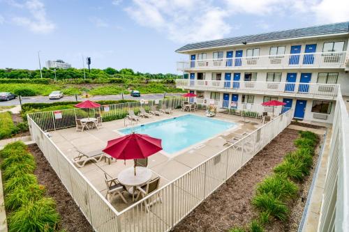 Swimming pool, Motel 6-Rolling Meadows, IL - Chicago Northwest in Rolling Meadows (IL)
