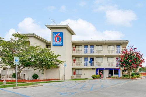 Motel 6-Columbus, OH - West