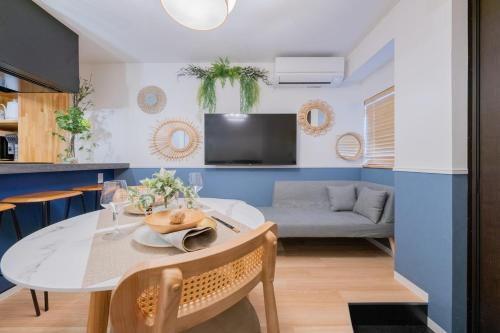 最寄り駅徒歩4分 リニューアルした貸切の一軒家 ベッド7台 バスルーム2台