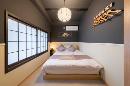 最寄り駅徒歩4分 リニューアルした貸切の一軒家 ベッド7台 バスルーム2台