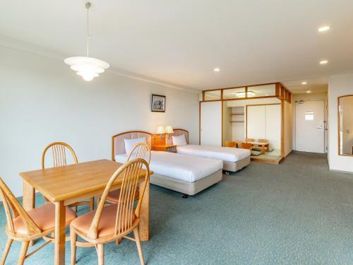 room detail thumbnail 2