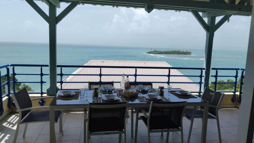 Duplex L'ILET BLEU Piscine & vue mer exceptionnelle - Location saisonnière - Le Gosier