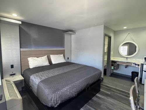 Bronco Motel South Central