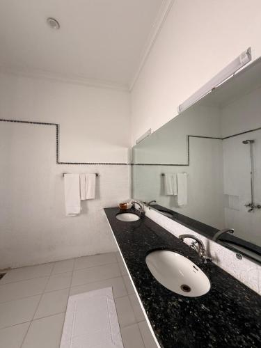 Rhodium Elite Hotel – Islamabad, OH