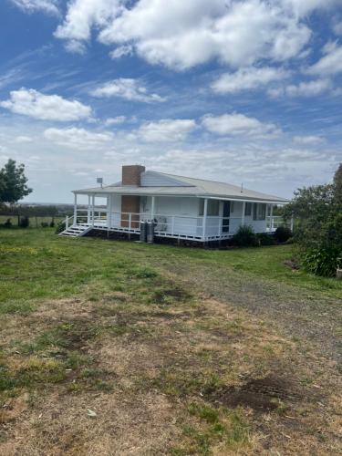 Campaspe Valley View 20 Acres Farm Stay in Metcalfe