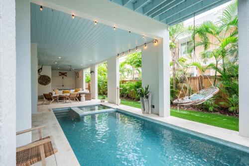 Three Little Birds - A newly completely renovated waterfront luxury home with Gulf of Mexico views in Anna Maria, USA