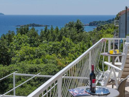 ระเบียง/ชานเรือน, Guest House Rooms Rose - Romantic Double Room with Balcony and Sea View No.1 in โมลูนัต