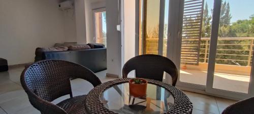 F4 Bahia cozy appart 140m2 3 balcon strategic spot in Hai El Makarri