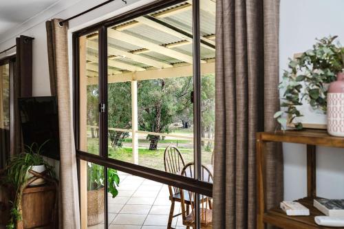 Kert, Farm Lake Sauna Retreat Mandurah in Herron