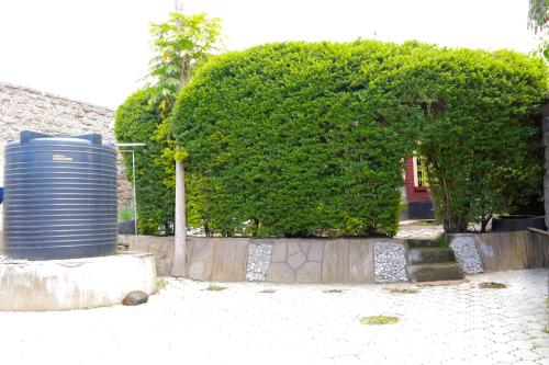 Jardí, Aggie's BnB- Entire 3-Bedroom Bungalow in Nakuru