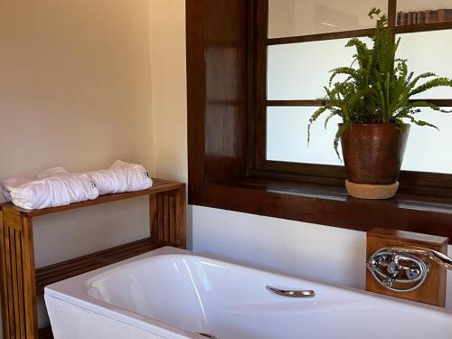 TSIAZOMPANIRY ISLAND LODGE in Mantasoa