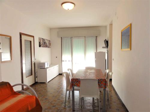 2 bedrooms, 5 beds