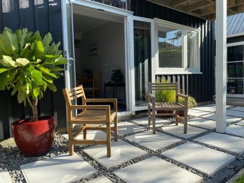 Relax in the Garden Suite in Thames