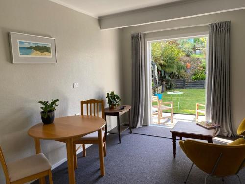 Relax in the Garden Suite in Thames