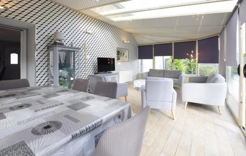 Maison Cosy Proche Mer in Lessay