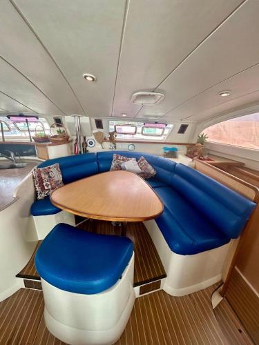 Leopard 42 Catamaran - Private Charter with Crew in El Porvenir