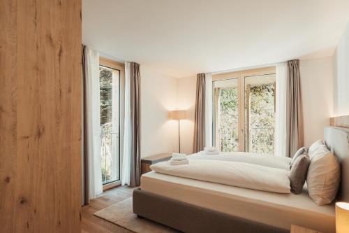 Deluxe One-Bedroom Apartment