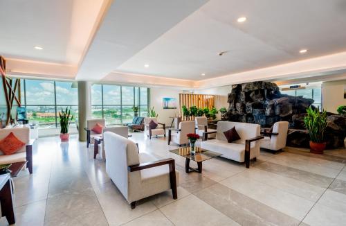 ล็อบบี้, อซัวร์ แอร์พอร์ต โฮเต็ล แอนด์ คอนเวนชั่น เซ็นเตอร์ (Azure Airport Hotel & Convention Center) in อาทิริเวอร์