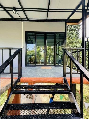 Buitenkant, Nung House in Khao Sok (Suratthani)