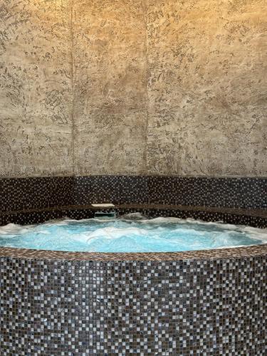 Gyógyfürdő, Šafran Zlatibor (Safran Zlatibor) in Jezero