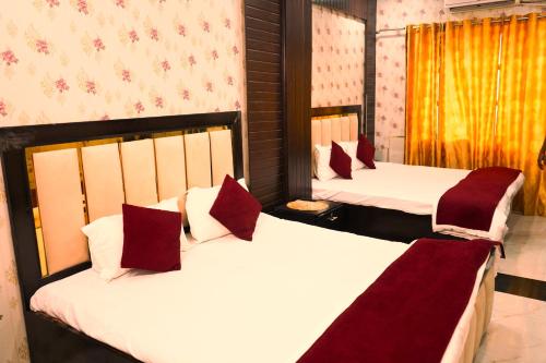 room detail thumbnail 2