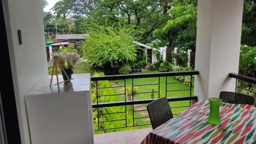 The English Filipina Secret Garden Resort in Tigbauan