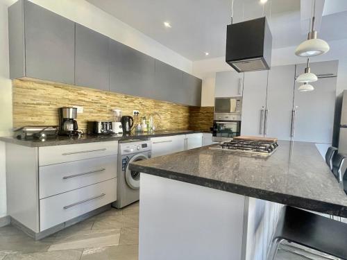 keuken, Grand Amber Villa in Mombassa