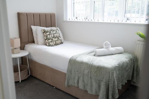 Syster Properties Spacious Glen Meadows, Sleeps 8, Free Parking – khách sạn tại Beaumont Leys