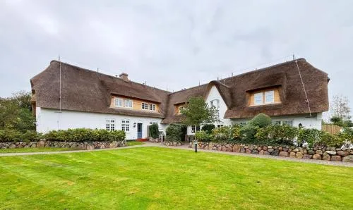 Haus Witthüs App. 2 Süneck mit Terasse in Wenningstedt-Braderup, Deutschland