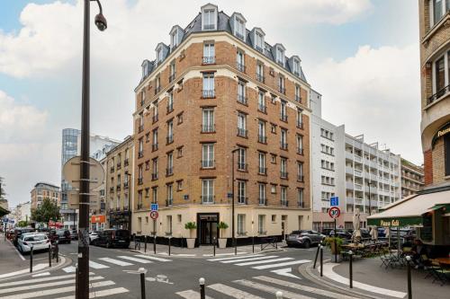 Exterior view, Dantan Hotel in Boulogne-Billancourt