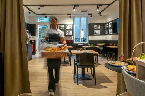 Food and beverages, Dantan Hotel in Boulogne-Billancourt