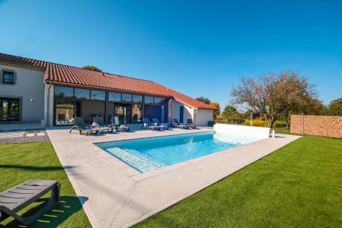 Dārzs, La Borie Lautrecoise - 26 pers - Piscine chauffée & Clim (La Borie Lautrecoise - 26 pers - Piscine chauffee & Clim) in Vielmur-sur-Agout