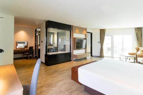 SureStay Play by Best Western Pattaya Room Type - Junior King Suite with Balcony and Kitchenette - City View/Non-Smoking
