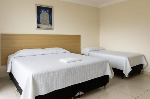 1 double bed, 1 twin bed