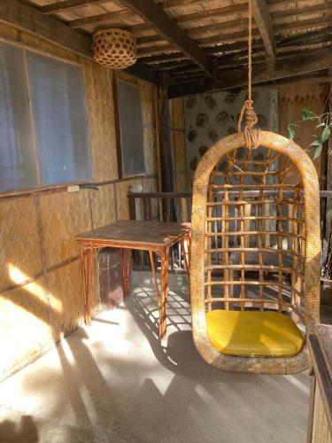 room detail thumbnail 2