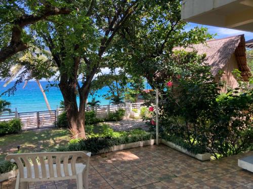 Amami Beachfront Bungalows & Villa in Aninuan