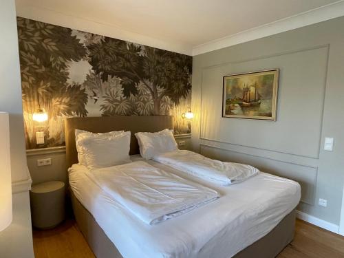 1 king bed, 1 sofa bed