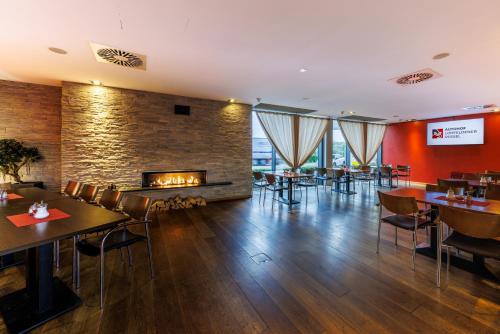 Restaurant, Hotel am Russel in Lohfelden