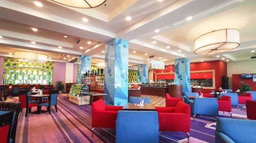 Restaurant, Holiday Inn Express Zhengzhou Zhongzhou By IHG in Jinshui